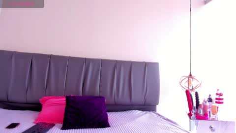 Isabella online show from March 14, 3:35 pm