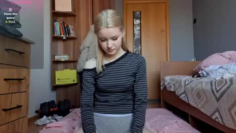 ShyLuna online show from April 29, 7:44 am