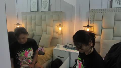 Snapshot of iliy_ chatting on December 17, 1:29 am ILY online show from December 17, 1:29 am