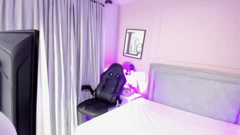 Snapshot of iliy_ chatting on December 28, 10:47 am ILY online show from December 28, 10:47 am