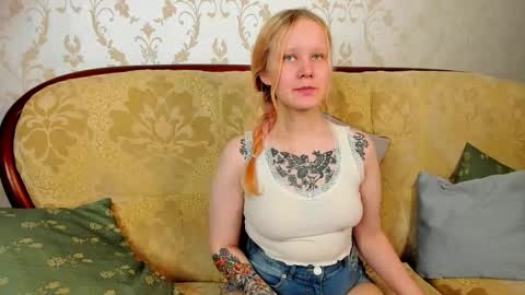 Annie online show from October 25, 3:36 am