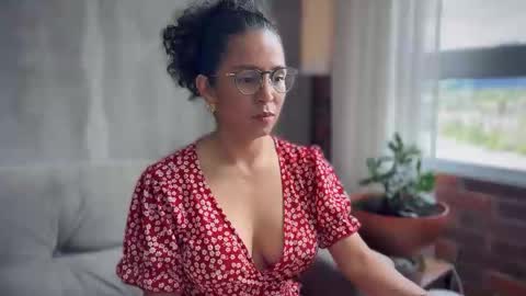 Kloe online show from October 9, 6:45 pm