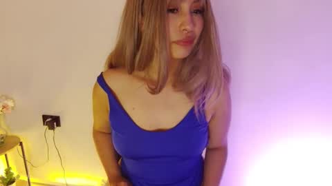 ILAYNA Independient model online show from May 19, 1:56 am