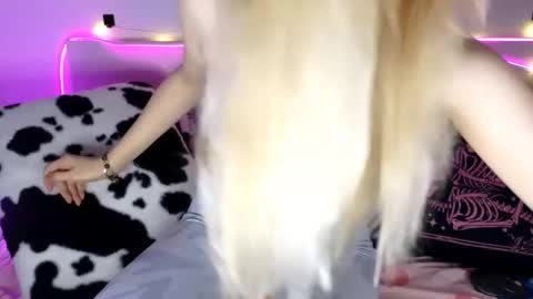 nicollee online show from October 9, 12:20 pm