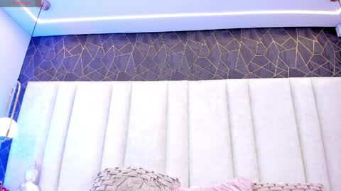 im_isabella1 online show from April 3, 6:22 am