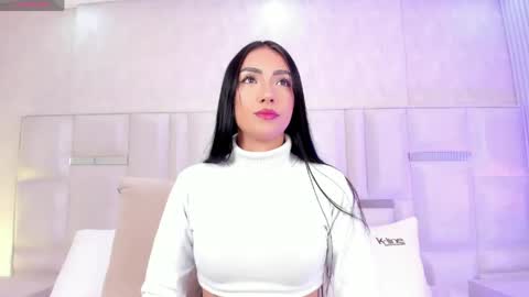 im_isabella1 online show from May 18, 8:59 pm