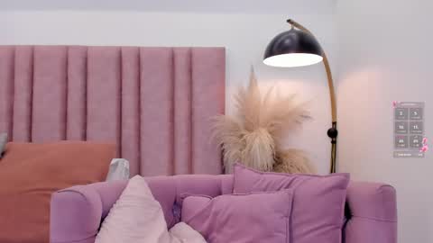 Lilyy  online show from May 8, 3:37 pm