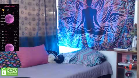 Cutie pie online show from January 18, 2:12 pm