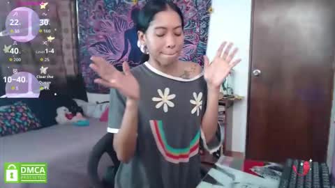 Cutie pie online show from May 11, 4:04 pm