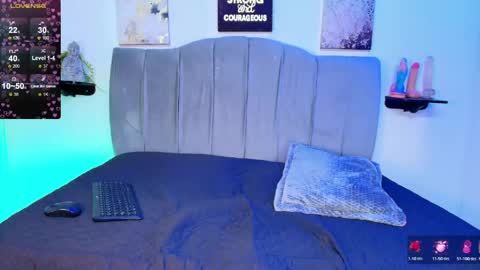 im_riley_ online show from May 22, 7:45 pm