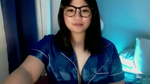 Snapshot of im_ur_cutiewife chatting on October 25, 7:32 pm cherryl online show from October 25, 7:32 pm