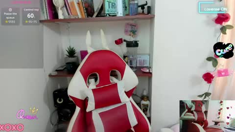 Lisa Hyga online show from April 25, 9:45 pm