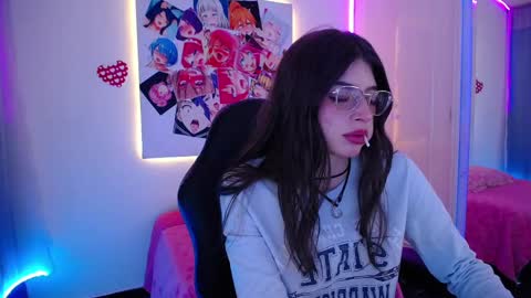 Chloe online show from September 13, 8:50 pm