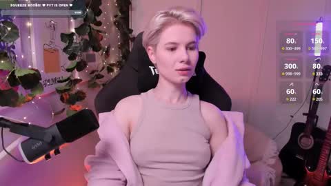 Mia online show from February 9, 10:09 am