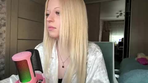 Lola online show from March 17, 11:36 am