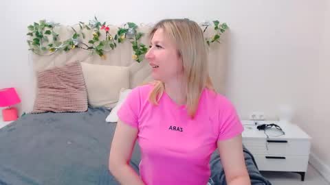 incredible_ariela online show from May 13, 11:16 am