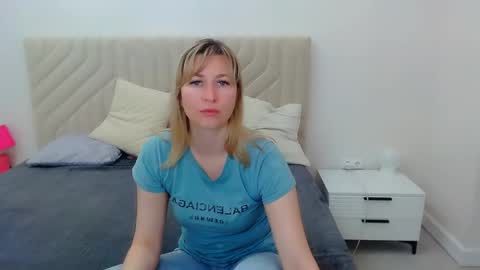 incredible_ariela online show from May 24, 12:04 pm