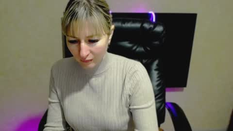 incredible_ariela online show from December 2, 11:44 am