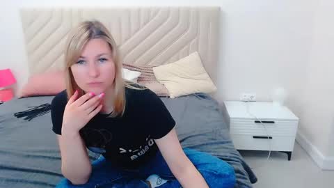 incredible_ariela online show from May 20, 11:29 am