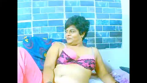 Snapshot of indiancherrypie chatting on December 3, 6:24 am indiancherrypie online show from December 3, 6:24 am