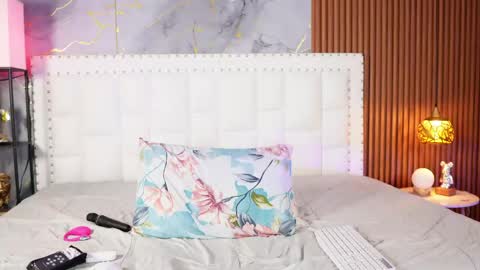 LITTLE AINHOA  online show from May 8, 8:21 pm