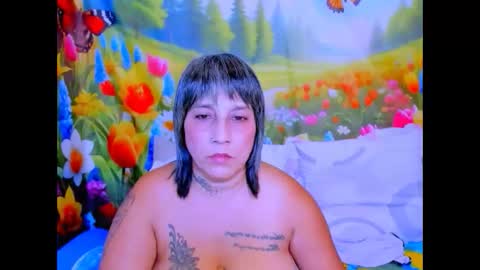 indianroxy27 online show from May 6, 10:58 pm
