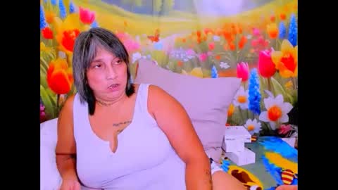 indianroxy27 online show from April 1, 1:28 am