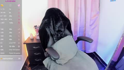 Snapshot of indra_cam chatting on October 24, 1:01 am Diana online show from October 24, 1:01 am