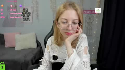 Mia online show from May 22, 12:47 pm