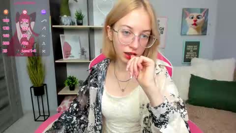 Mia online show from October 16, 2:41 pm