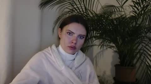 Sweet girl online show from December 6, 10:07 pm