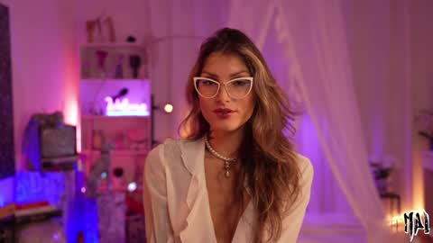 MAL ---  online show from October 18, 9:49 pm