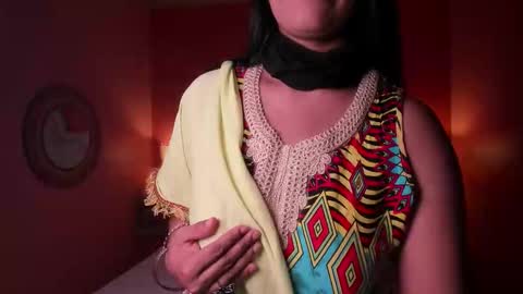 Snapshot of iniya_parul chatting on October 17, 2:09 pm Iniya online show from October 17, 2:09 pm
