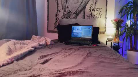 Snapshot of inkedvvitch chatting on October 21, 1:48 pm Xenia online show from October 21, 1:48 pm