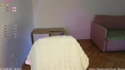 Snapshot of inner_bloom chatting on January 31, 1:23 pm inner_bloom online show from January 31, 1:23 pm