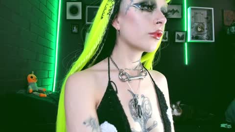 Snapshot of insania_999 chatting on December 6, 5:33 pm SANIA online show from December 6, 5:33 pm