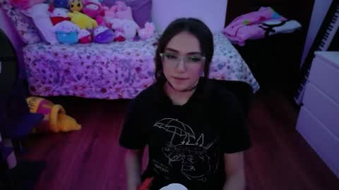 invisibledollx online show from May 26, 8:13 am