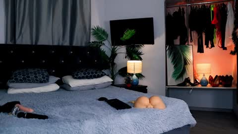 inviting_tina online show from December 30, 8:25 pm