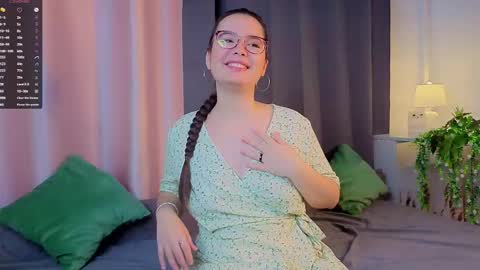 Mia online show from September 9, 1:49 am