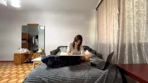 Evie online show from September 10, 10:04 am