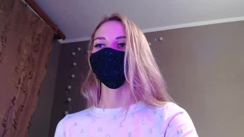 Snapshot of iris_lave chatting on September 30, 5:18 pm Lily online show from September 30, 5:18 pm