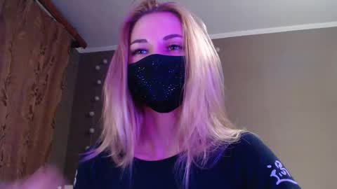 Snapshot of iris_lave chatting on October 1, 5:29 pm Lily online show from October 1, 5:29 pm