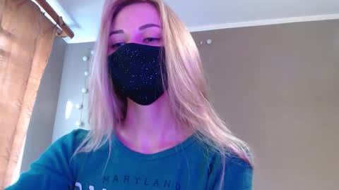 Snapshot of iris_lave chatting on September 22, 2:37 pm Lily online show from September 22, 2:37 pm
