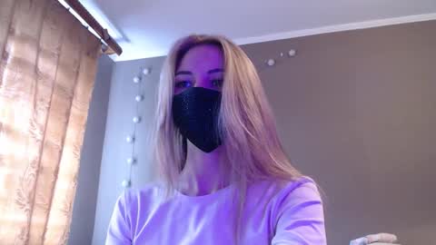 Snapshot of iris_lave chatting on September 18, 10:36 am Lily online show from September 18, 10:36 am