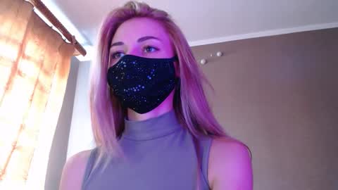 Snapshot of iris_lave chatting on September 14, 11:19 am Lily online show from September 14, 11:19 am