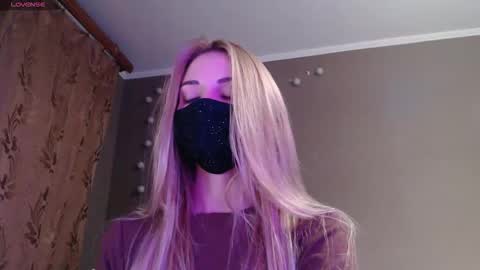 Snapshot of iris_lave chatting on September 28, 5:07 pm Lily online show from September 28, 5:07 pm
