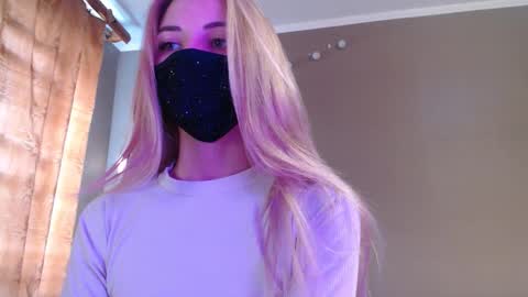 Snapshot of iris_lave chatting on September 21, 2:27 pm Lily online show from September 21, 2:27 pm