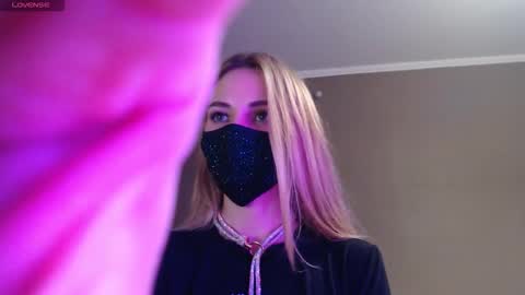 Lily online show from November 1, 8:13 pm