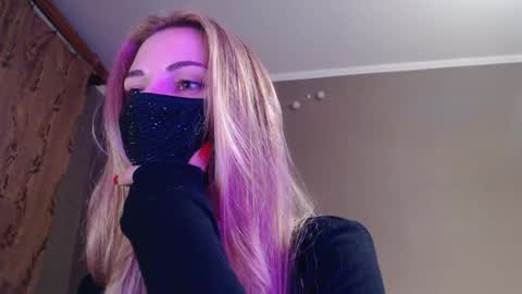 Snapshot of iris_lave chatting on September 27, 4:36 pm Lily online show from September 27, 4:36 pm