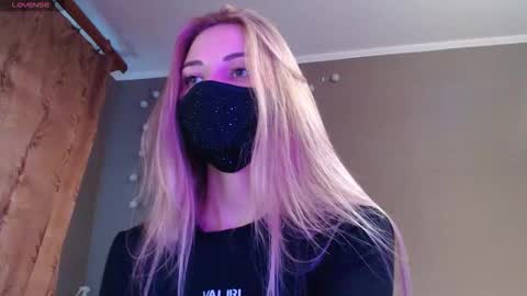 Snapshot of iris_lave chatting on September 24, 3:44 pm Lily online show from September 24, 3:44 pm